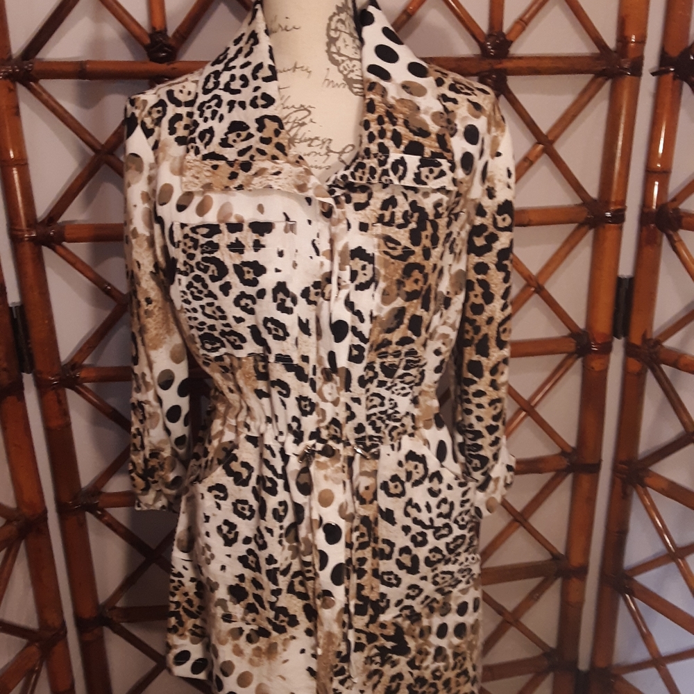 CHICO'S LEOPARD PRINT UTILITY JACKET